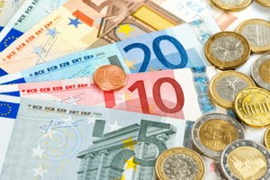 Euro coins and bank notes