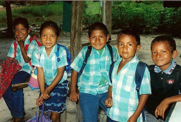 Schoolchildren of the Kali'na community at Bigi Poika in Suriname - wikimedia